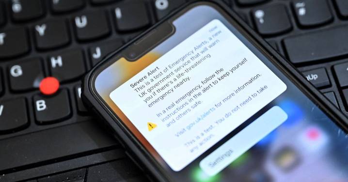 Emergency alert LIVE as warning sent to almost all mobile phones