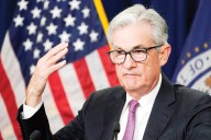 Powell advierte sobre riesgos de inflación si la Fed recorta tasas «demasiado agresivamente»