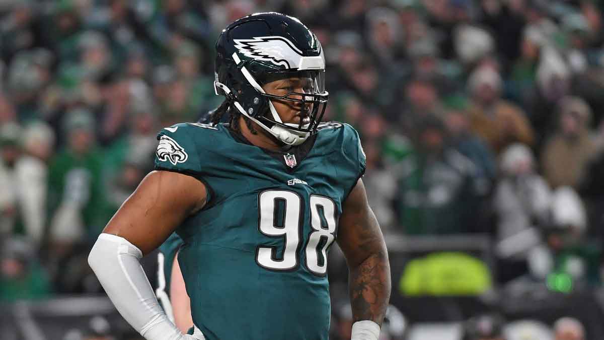 Eagles’ Jalen Carter spitting on Dak Prescott draws stunned Jason Kelce reaction