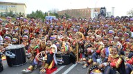 Cambalada celebra 35 años en el Carnaval de Badajoz con corazón solidario