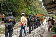 Evacúan a 1.400 turistas varados por protestas en Machu Picchu, que podría perder el sello de Maravilla del Mundo