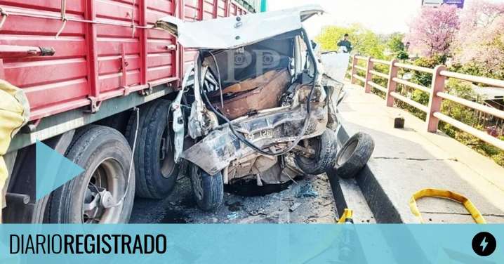 El impactante choque de un camión en el Puente Chaco-Corrientes que dejó al menos un muerto