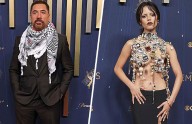 Moda y política en los Emmy: del pañuelo palestino de Bardem a la pedrería de Jenna Ortega