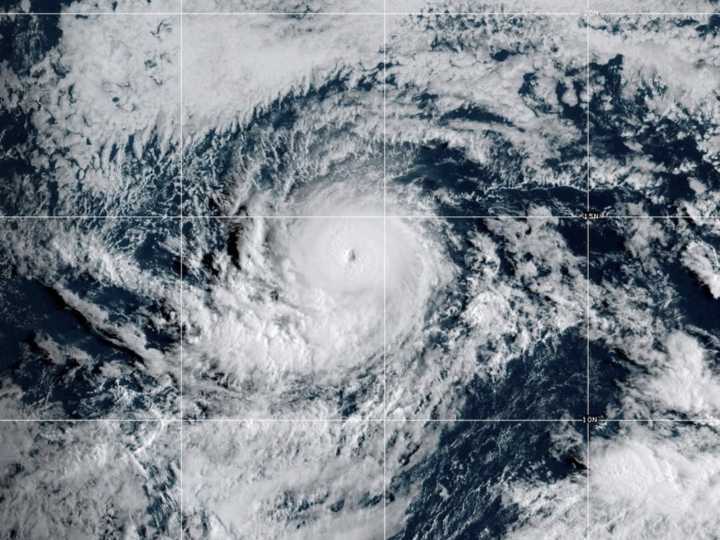 Huracán Kiko se intensifica a categoría 4 en el Pacífico mientras huracán Lorena se acerca a México