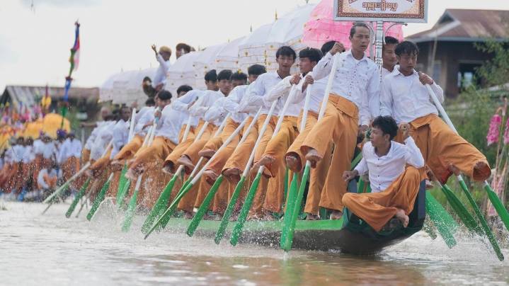 Spectacular lake festival in Myanmar shines despite political upheaval and natural disasters