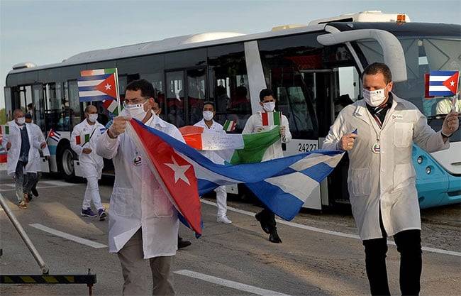 Defiende Sheinbaum contratación de médicos cubanos; asegura que continuará ese convenio