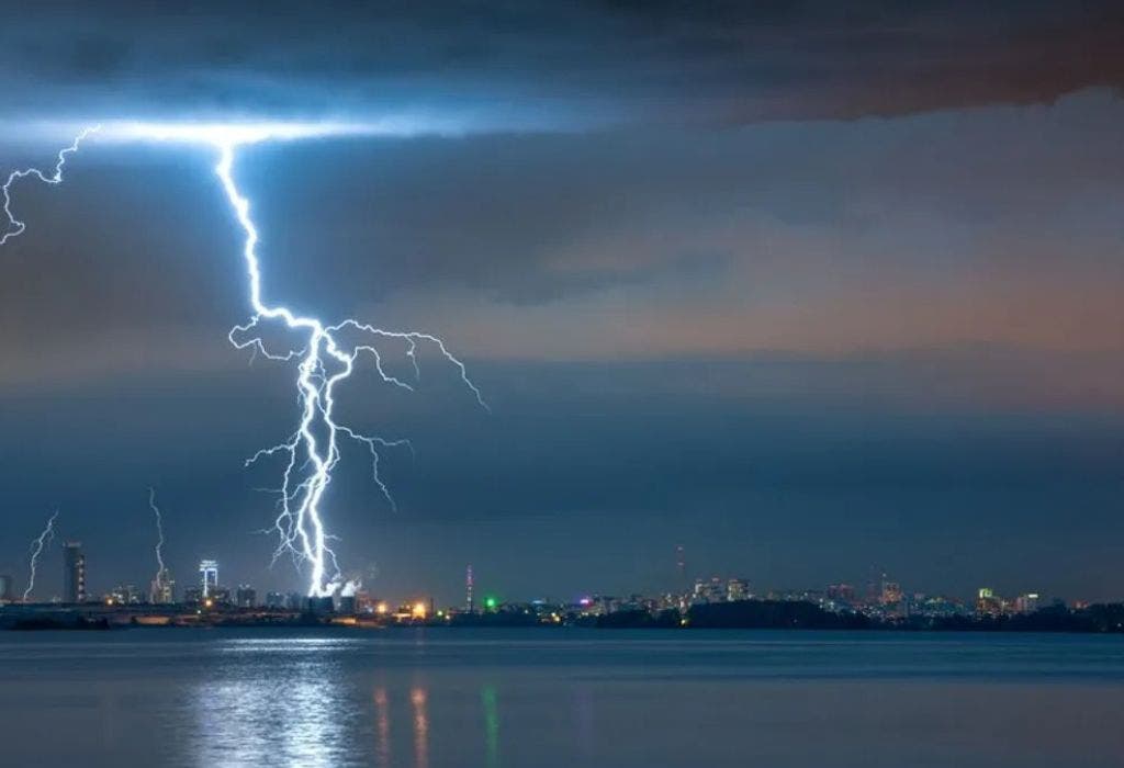 Alerta amarilla en 11 provincias por tormentas, lluvias y fuertes vientos para hoy sábado 27