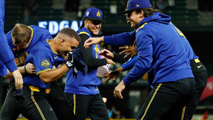 Seattle Mariners in 1st place in AL West after walkoff win