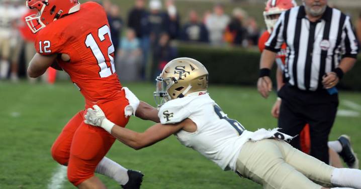 No. 1 St. Francis holds off No. 6 Kingsley 21