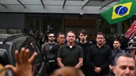 Bolsonaro deja la prisión domiciliaria para ir al hospital, por una emergencia médica