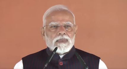 PM alleges Congress taxed even low-income groups, looted people