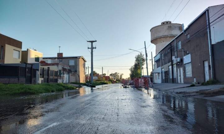 Siguen los trabajos para reponer el suministro de agua en un amplio sector