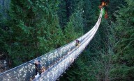 Está suspendido a 70 metros: dónde queda el puente colgante más "peligroso" del mundo