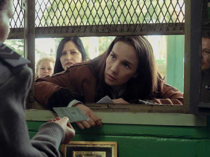 Natalia Oreiro es La mujer de la fila, y sufre como una madre