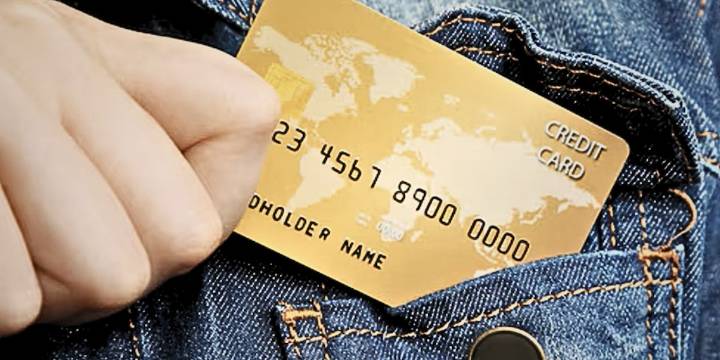 Generación Z: solo 1 de 4 entiende qué es un historial crediticio y la mayoría toma préstamos para comprar moda y tecnología