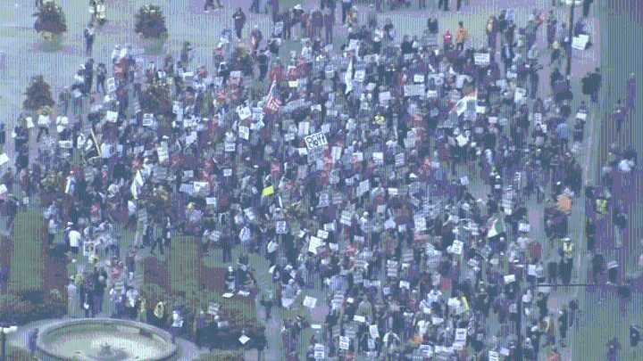 Protest against ICE in Chicago descends on Michigan Avenue
