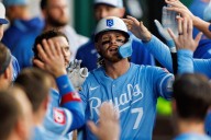 Deadspin | Royals extend Blue Jays' losing skid to 4 games