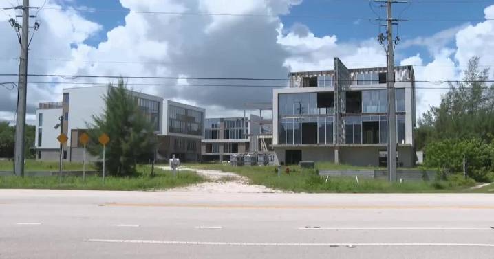 ‘Look at That Mess’: Hutchinson Island residents concerned over stalled townhome construction and debris risk