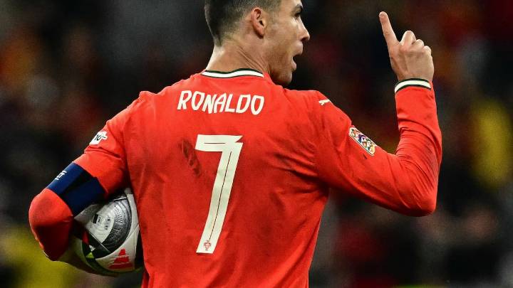 Video: así fue la reacción de Cristiano Ronaldo al recibir como regalo la camiseta de la Selección Colombia