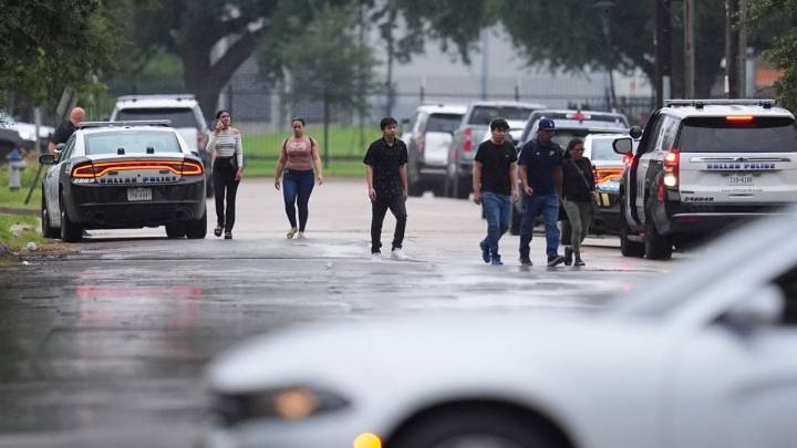 El FBI dice que las municiones en la escena del tiroteo en Dallas contenían mensajes contra el ICE