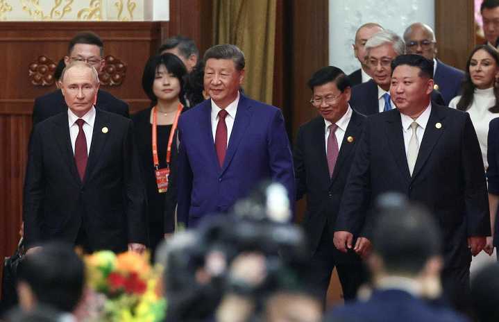 China saca músculo en un desfile militar en el que advierte de su "imparable" avance