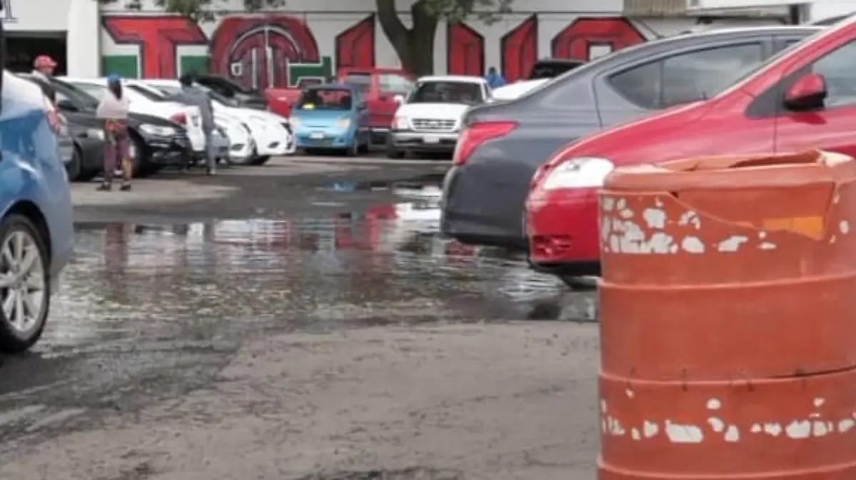 Calles aledañas al mercado Benito Juárez en mal estado pese a remodelación