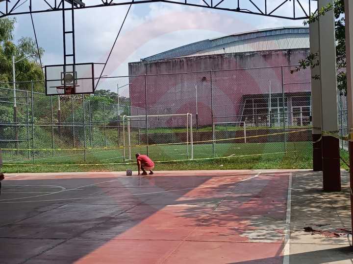 Brindan limpieza y mantenimiento a instalaciones deportivas de Huejutla