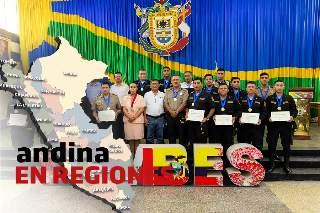 Andina en Regiones: distinguen a 60 efectivos policiales por su servicio