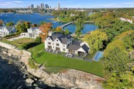La lujosa casa frente al mar del cofundador de Revlon busca dueño por casi $19 millones