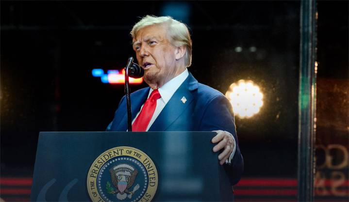 Trump honra a Charlie Kirk calificándolo como uno de «los más grandes patriotas» de EEUU