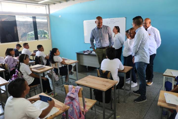 Ministerio de Educación mantendrá ritmo permanente de rehabilitación de escuelas