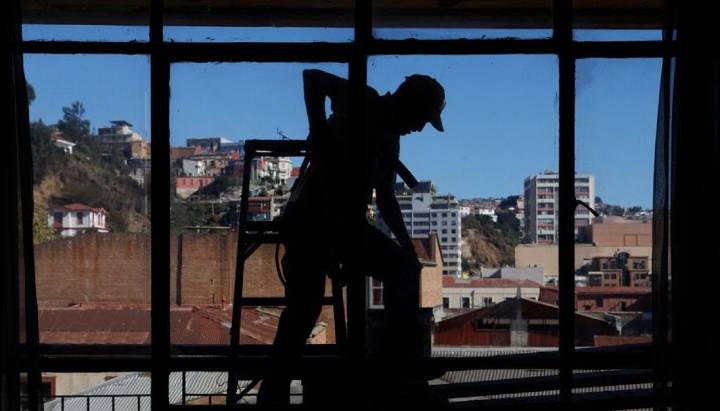 Desempleo en Chile da un respiro y baja 0,3% en trimestre junio