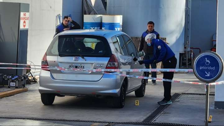 Dejaron caer el arma al huir: robaron $10 millones en una estación de servicio en Rawson