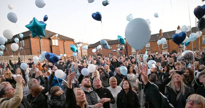 Poignant scenes as hundreds turn out to remember Ricky Hatton in his hometown