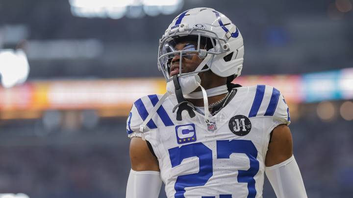 Colts CB Kenny Moore picks Cam Ward for a TD