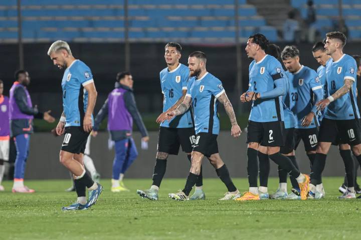 Uruguay destroza 3-0 a la seleccion peruana y clasifica