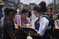 Impiden a EU deportar a menores guatemaltecos ya a bordo de aviones en la pista