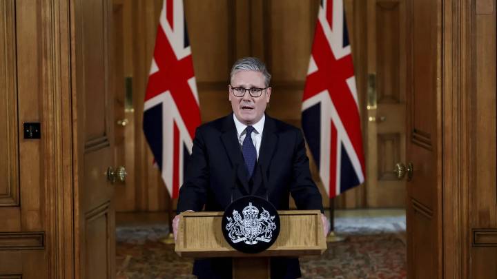 Keir Starmer remodela el Gobierno en Reino Unido tras la polémica salida de su 'número dos' por eludir impuestos