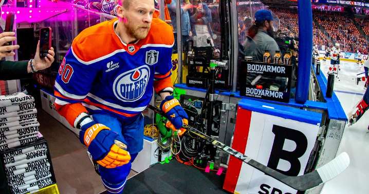 LA Kings forward Corey Perry has knee surgery that will sideline him for 6