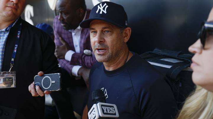 Yankees’ Aaron Boone gives Gleyber Torres his flowers amid Bronx return