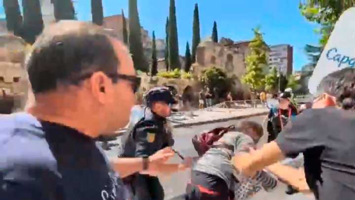 Dos detenidos por invadir el recorrido de la Vuelta en Valladolid