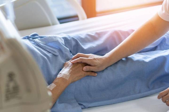 Dear Abby: Was I in the wrong for being at the hospital for my friend's final moments?