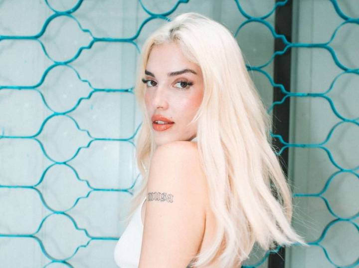 «En Las Nubes (Con Mis Panas)», de Elena Rose, nominado como Disco del Año en los Latin Grammy 2025