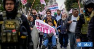 Bloqueo a fondos de las AFP y más aportes obligatorios: La polémica en Perú por la reforma previsional