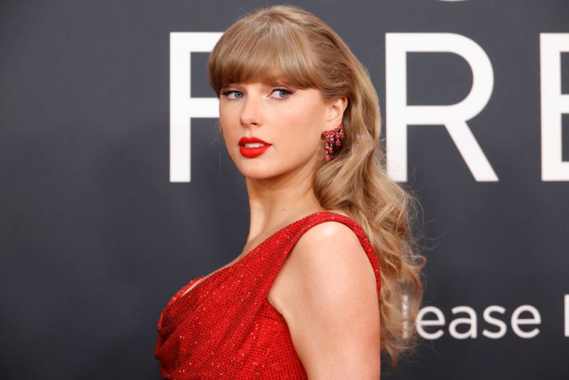 Taylor Swift headlining the Super Bowl halftime show? It's not impossible