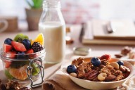 David Sinclair, experto de Harvard, sobre desayunar en la oficina: "Retrasar la hora del desayuno es un hábito aliado de la longevidad"