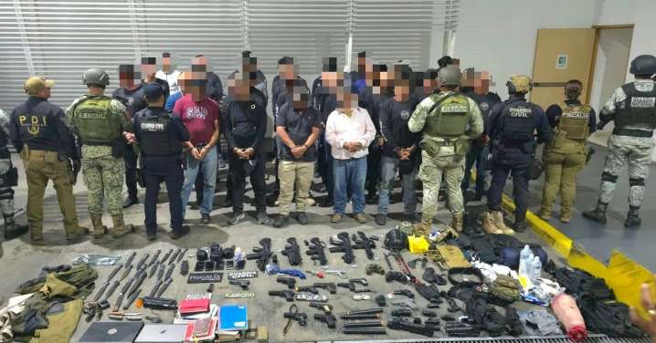 Detienen en Michoacán a 38 presuntos integrantes de La Luz del Mundo con réplicas de armas