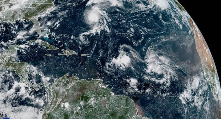 Huracán Gabrielle alcanza categoría 4 al sureste de Bermudas y provoca fuertes marejadas en Estados Unidos | NHC | Carolina del Norte | Canadá | Islas Azores | NOAA 