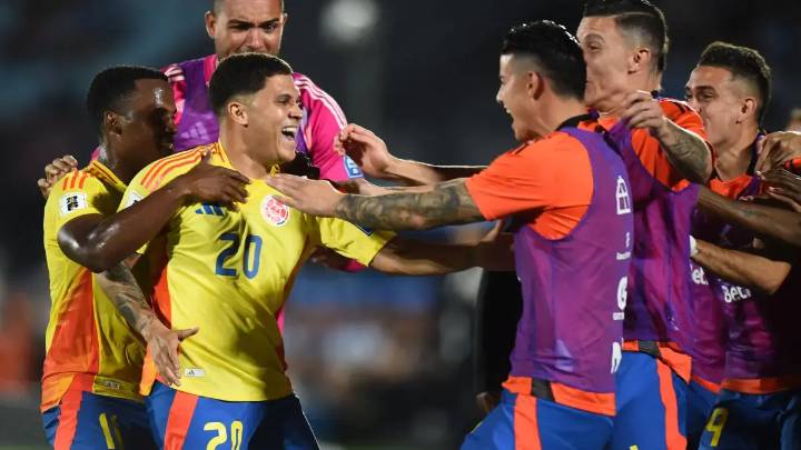 Video | Juanfer Quintero llegó a Barranquilla sin molestias tras salir con hielo en Argentina y generar un susto en la Selección Colombia