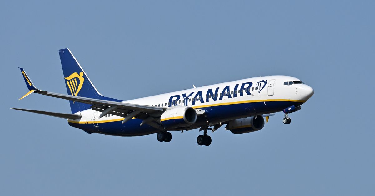 Ryanair passengers' horror after turbulence causes chaos as steward hits ceiling